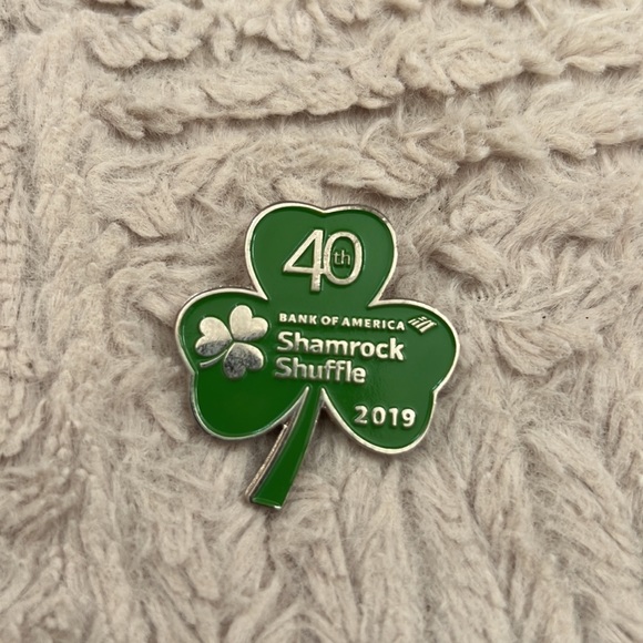 Shamrock Shuffle Bank of America shamrock pin - Picture 9 of 13
